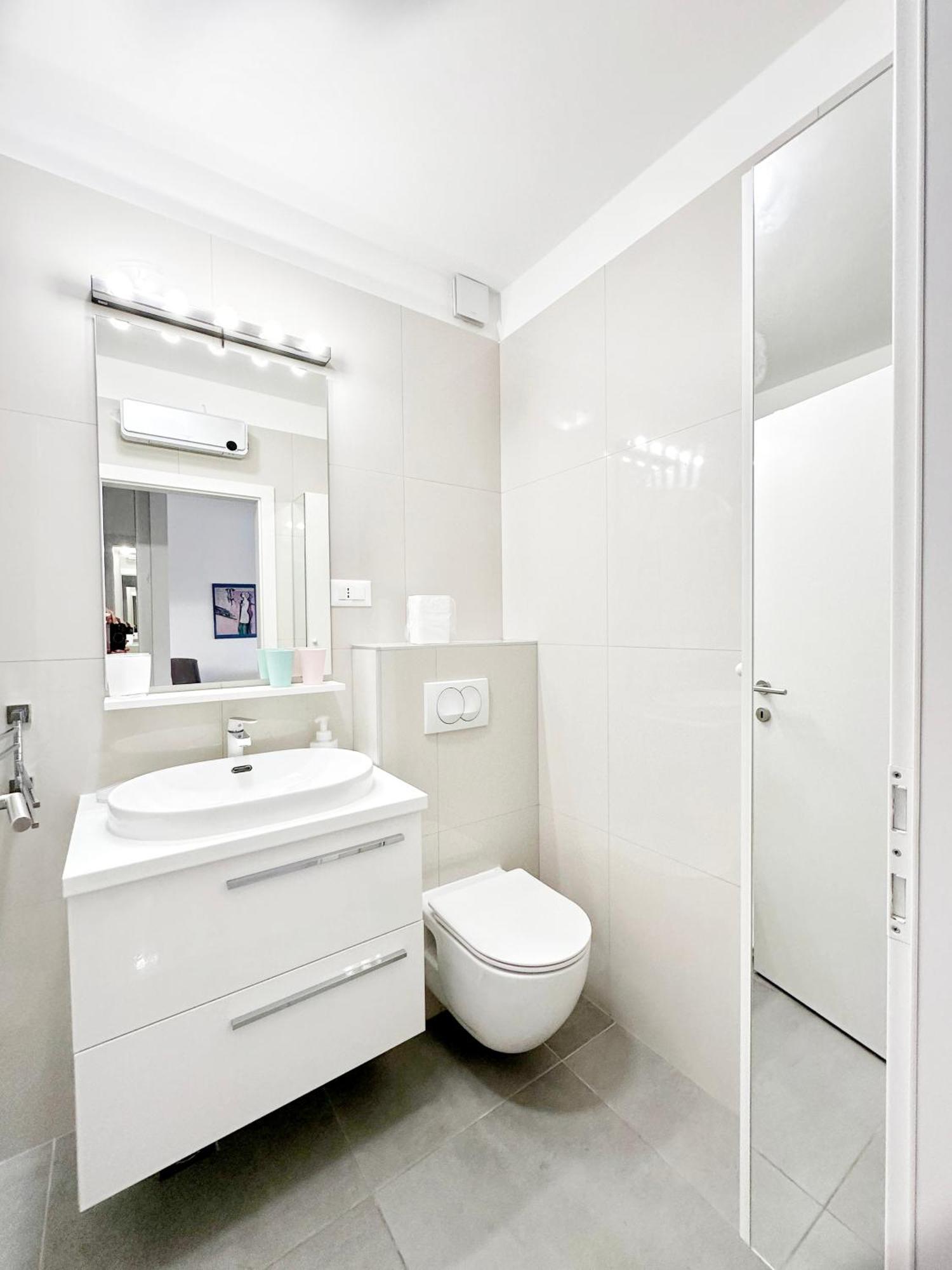Апартаменты S'Akvarel 1 & 5 - Private Garage Сплит Экстерьер фото