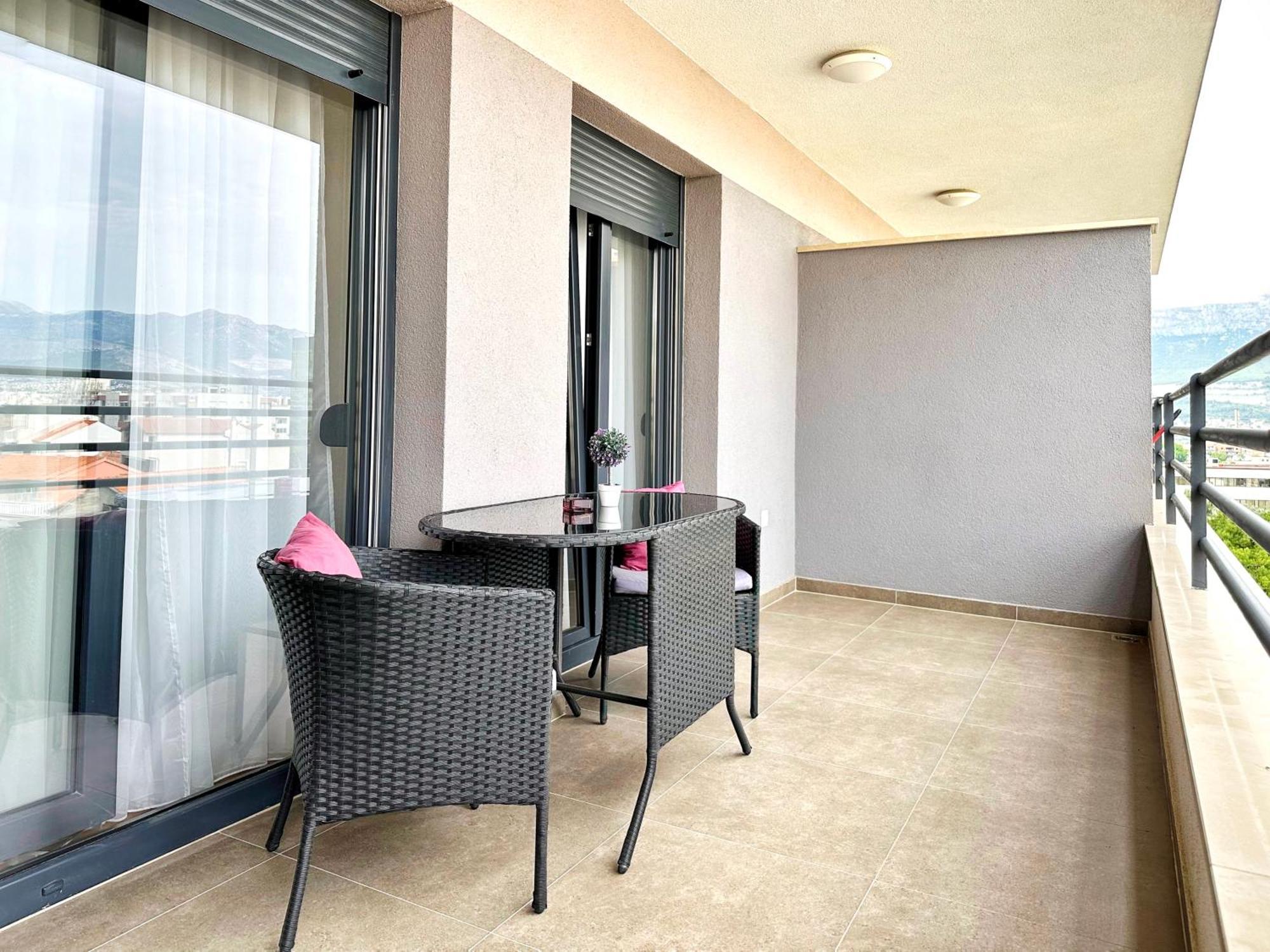 Апартаменты S'Akvarel 1 & 5 - Private Garage Сплит Экстерьер фото